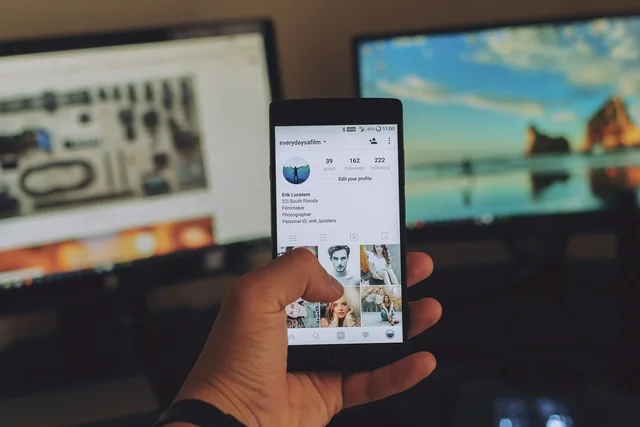 mobile, phone, social media, media, electronic, gadget, modern, technology, touchscreen, social media, social media, social media, social media, social media. Micro influencer marketing disclosure policy: gifts, labels and checks to write down