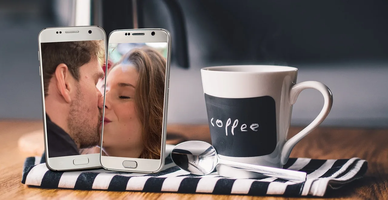social distancing, corona, virus, smartphone, kiss, coffee, breakfast, relationship, love, cup, person, man, woman, tenderness, social media, contact, few, positive, make a phone call, coffee cup, mobile, communication, happiness, affection, network
