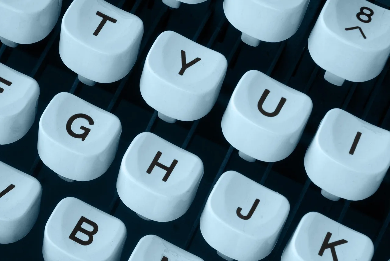 typewriter, keyboard, machine, mechanics, letters, keys, back, vintage, write, old, by typing, writing, office, text, ancient, journalist, alphabet, journalism, typing, author, writer, news, press, journal, communication