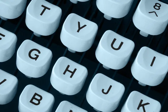 typewriter, keyboard, machine, mechanics, letters, keys, back, vintage, write, old, by typing, writing, office, text, ancient, journalist, alphabet, journalism, typing, author, writer, news, press, journal, communication. How to write a short UK micro influencer outreach email that gets replies